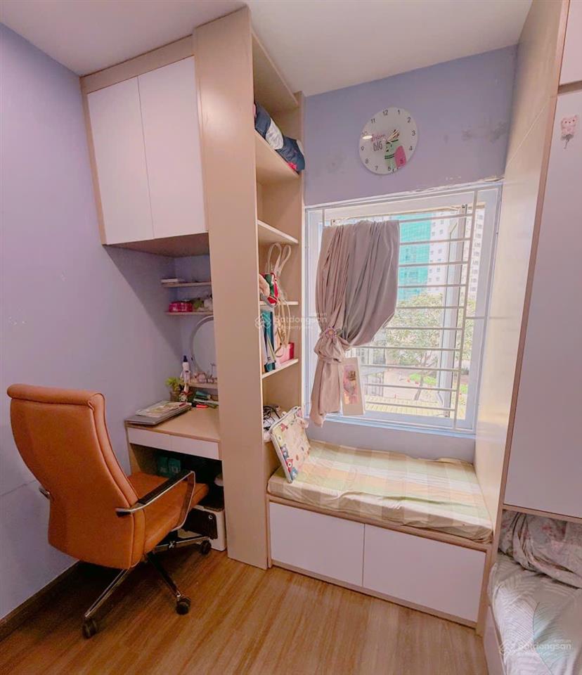 Bán tập thể mặt phố khuất duy tiến căn góc 2 ngủ 2 wc  full nội thất. ô tô đỗ chân cầu thang