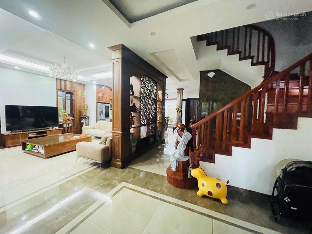 Biệt thự đẳng cấp với thiết kế sân vườn trước sau cực kỳ thoáng đãng không gian sống xanh mát