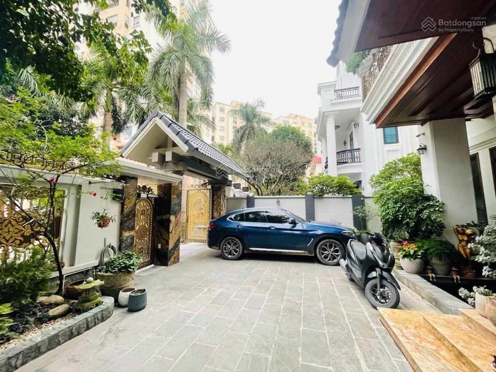 Biệt thự đẳng cấp với thiết kế sân vườn trước sau cực kỳ thoáng đãng không gian sống xanh mát