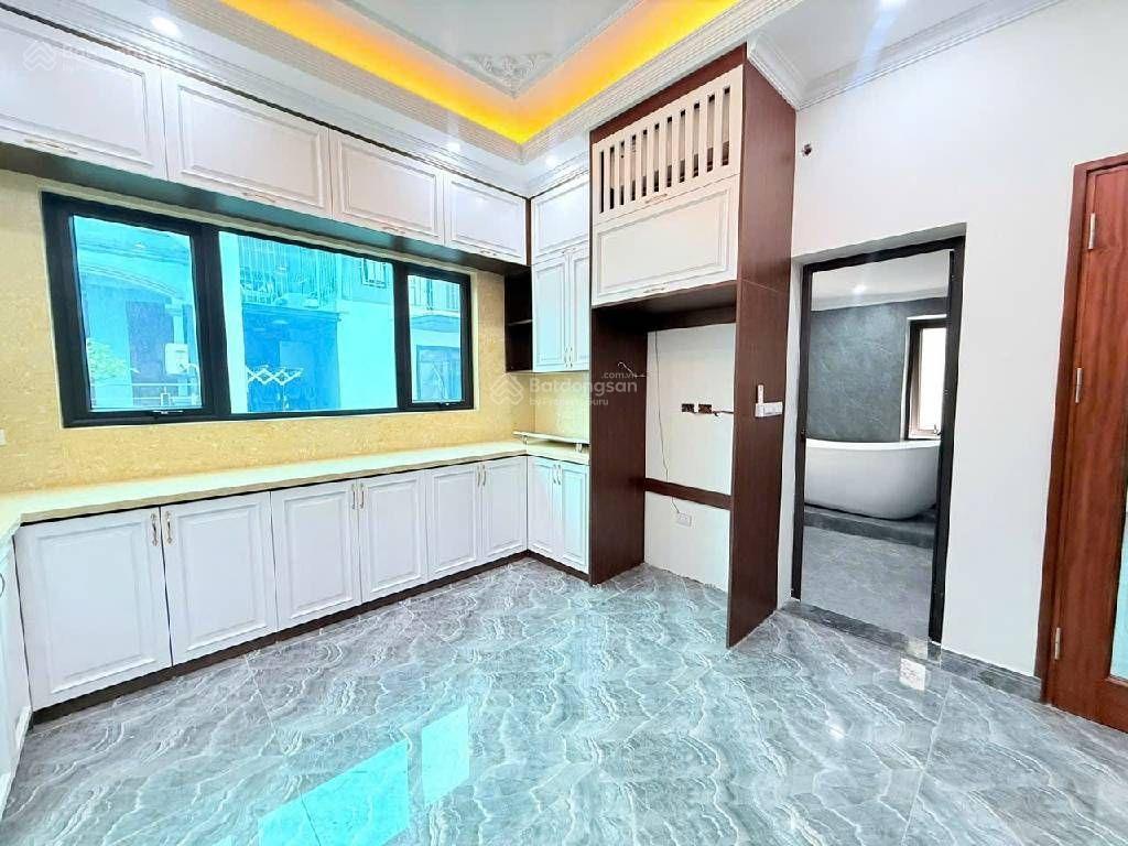 Phạm văn đồng  lô góc  thang máy. ngõ thẳng tắp  ô tô đỗ cửa  trước nhà sân chơi thoáng mát