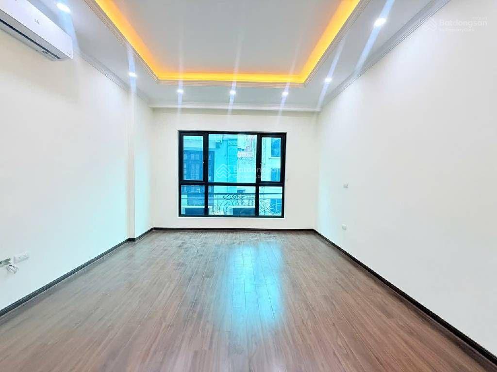 Phạm văn đồng  lô góc  thang máy. ngõ thẳng tắp  ô tô đỗ cửa  trước nhà sân chơi thoáng mát