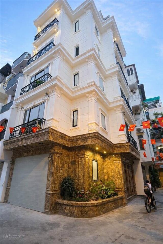 Phạm văn đồng  lô góc  thang máy. ngõ thẳng tắp  ô tô đỗ cửa  trước nhà sân chơi thoáng mát