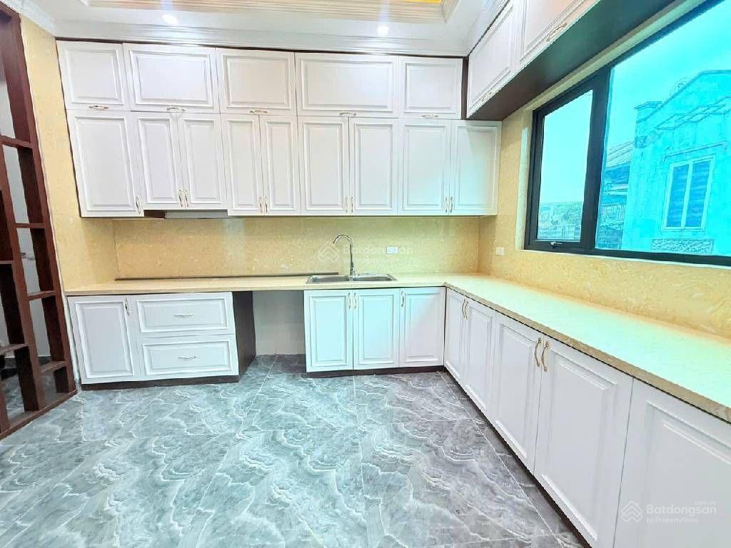 Phạm văn đồng  lô góc  thang máy. ngõ thẳng tắp  ô tô đỗ cửa  trước nhà sân chơi thoáng mát