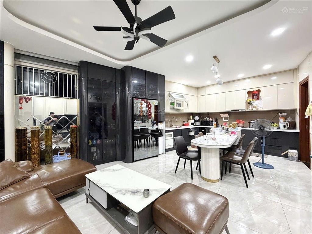 Nhà hẻm 875 trần hưng đạo, phường 1, quận 5, dt 62.5m2. giá 9.3 tỷ.  0931 196 *** thành