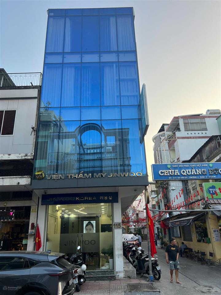 Cho thuê nhà vị trí cực đẹp góc 2 mặt tiền ngay bàn cờ, quận 3.  0931 196 *** thành