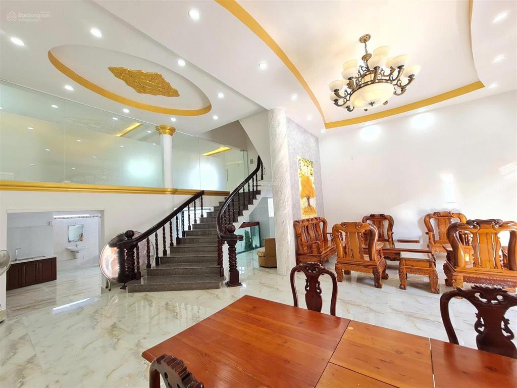 Góc 2 mặt tiền trương quốc dung phường 10 phú nhuận, kc 3 tầng thang máy. giá 19 tỷ.  0931 196 ***