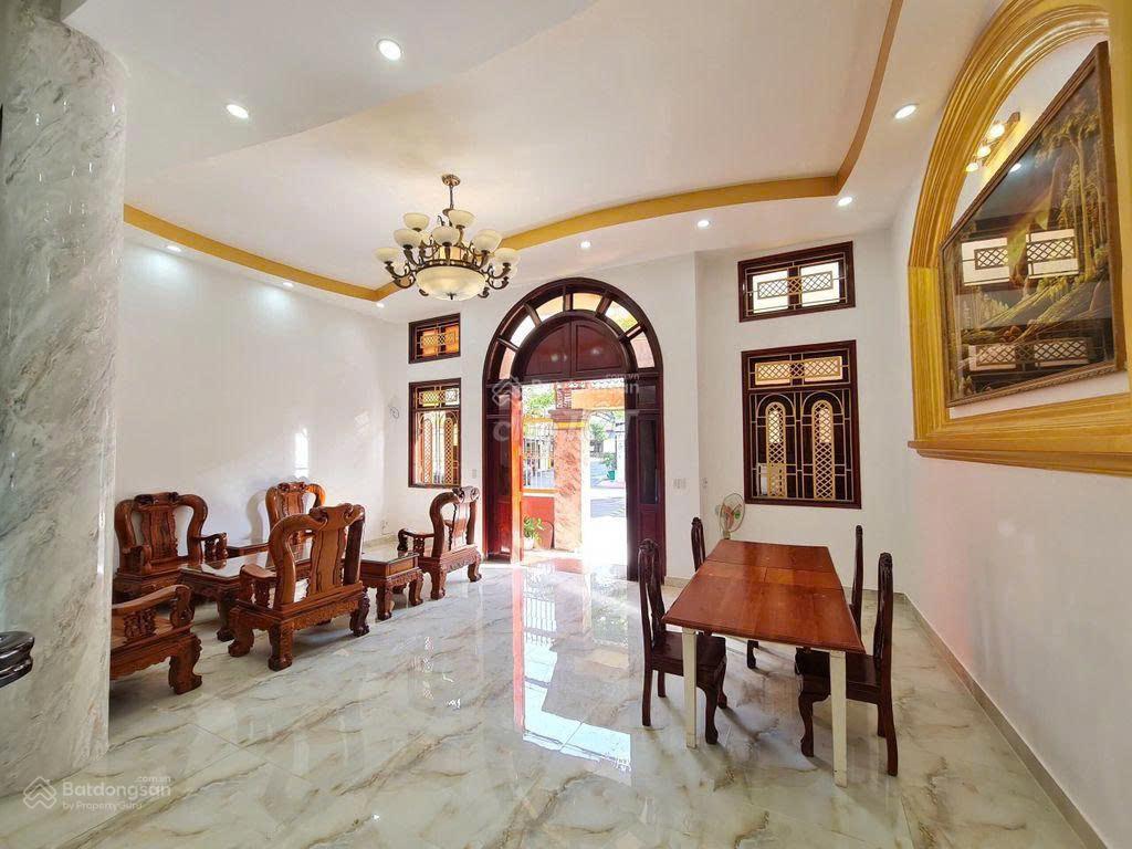 Góc 2 mặt tiền trương quốc dung phường 10 phú nhuận, kc 3 tầng thang máy. giá 19 tỷ.  0931 196 ***