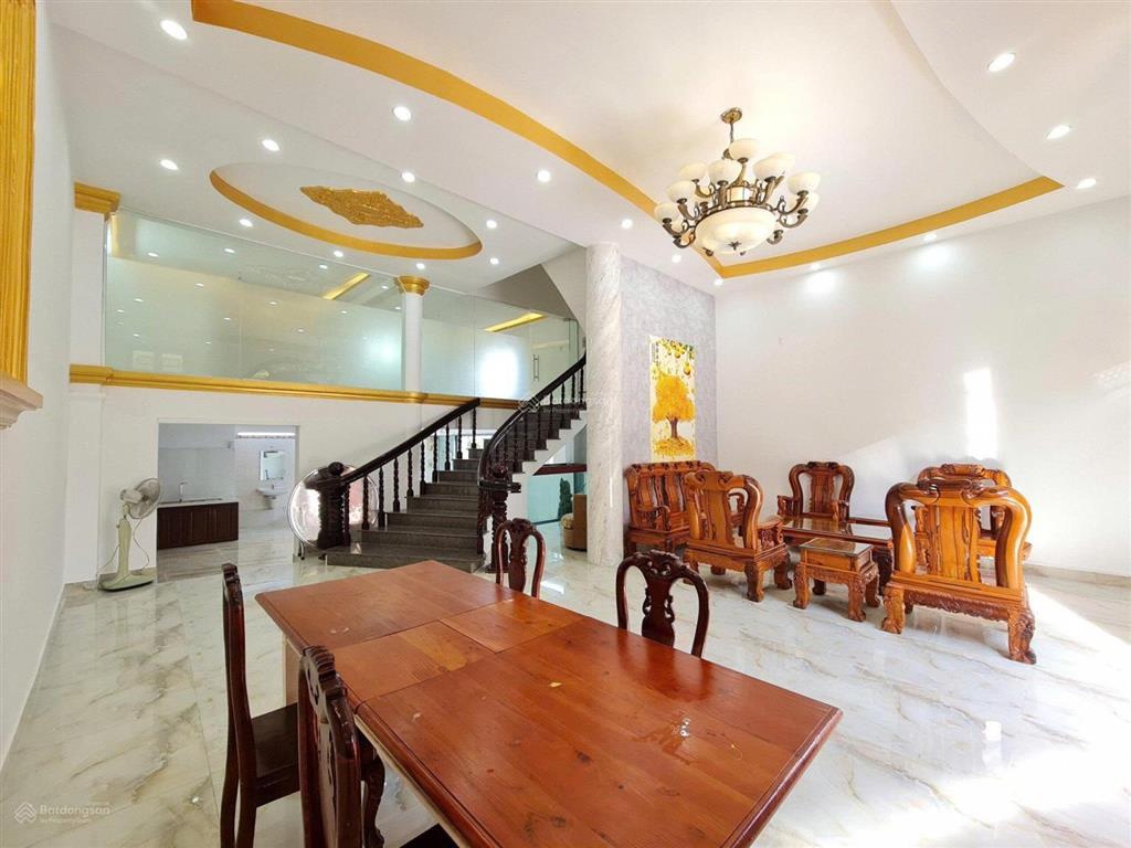 Góc 2 mặt tiền trương quốc dung phường 10 phú nhuận, kc 3 tầng thang máy. giá 19 tỷ.  0931 196 ***