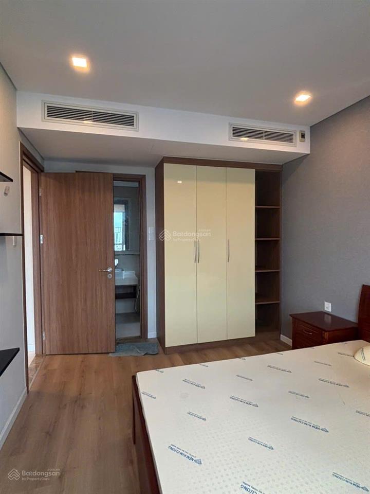Cần bán căn hộ rivera park q.10, dt 63m², 2pn giá bán 4,95 tỷ.  0931 196 *** thành. view đẹp