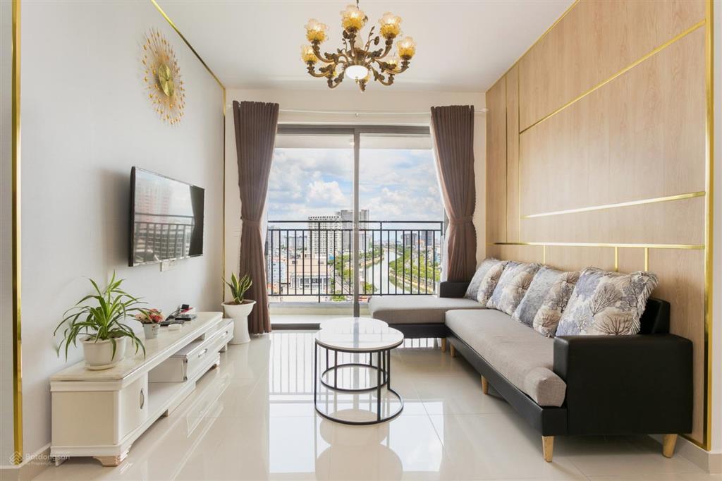 Bán ch ngô gia tự quận 10, dt 81m2, 3pn, 2wc giá 4,9 tỷ.  0931 196 *** thành. sổ hồng riêng