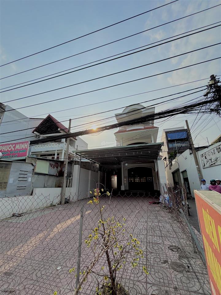 Cho thuê mb + nhà ở 1 trệt 2 lầu vị trí nhà mặt tiền đường đồng khởi, gần cây xăng 26