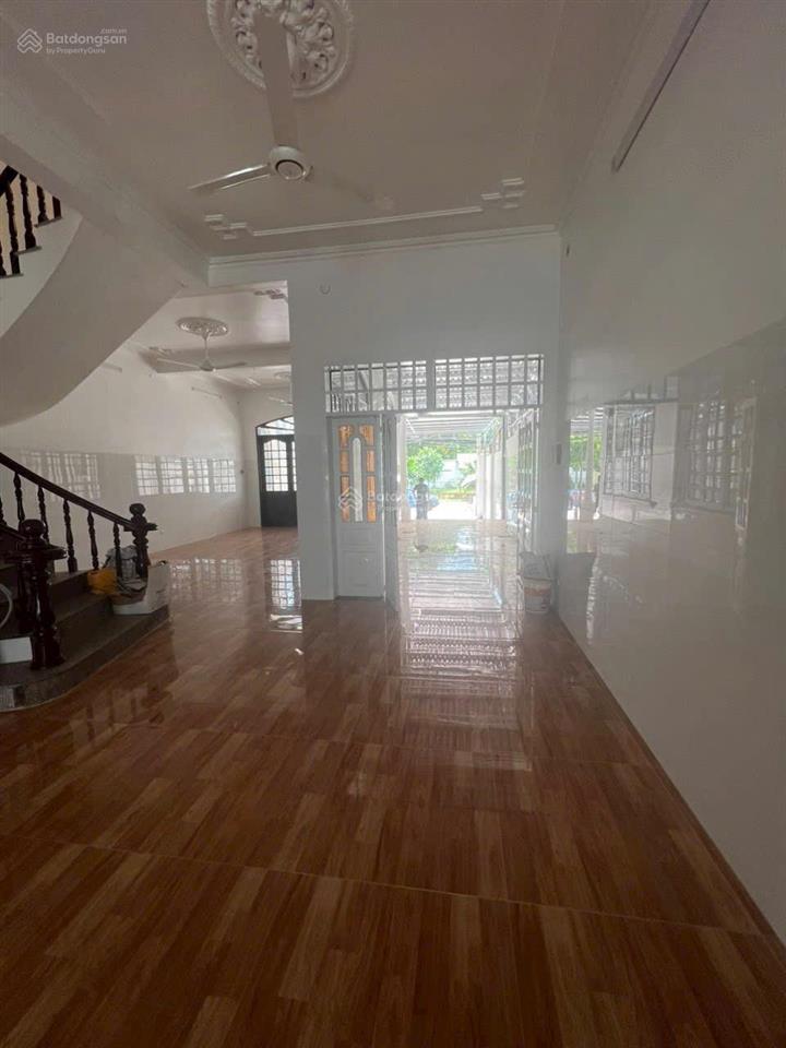 Cho thuê mb + nhà ở 1 trệt 2 lầu vị trí nhà mặt tiền đường đồng khởi, gần cây xăng 26