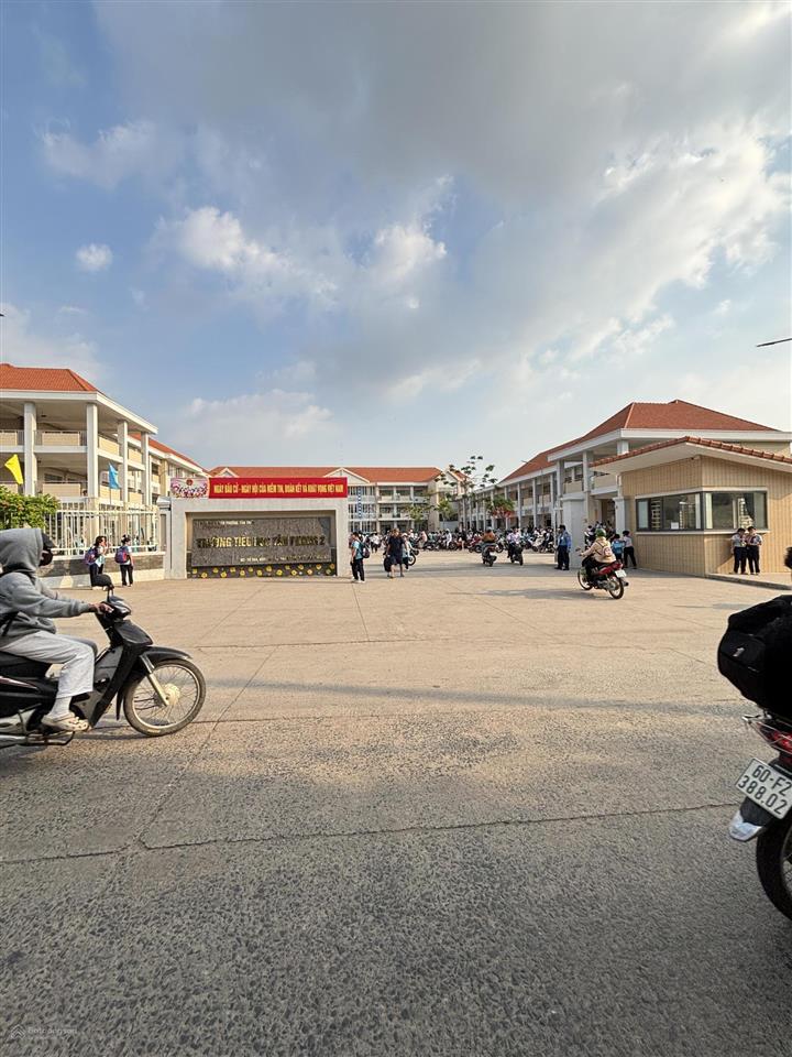 Không còn thứ 2 mặt tiền bên hông trường cấp 1 tphong mới, chủ cần bán gấp kinh doanh ok ngang 6,3m