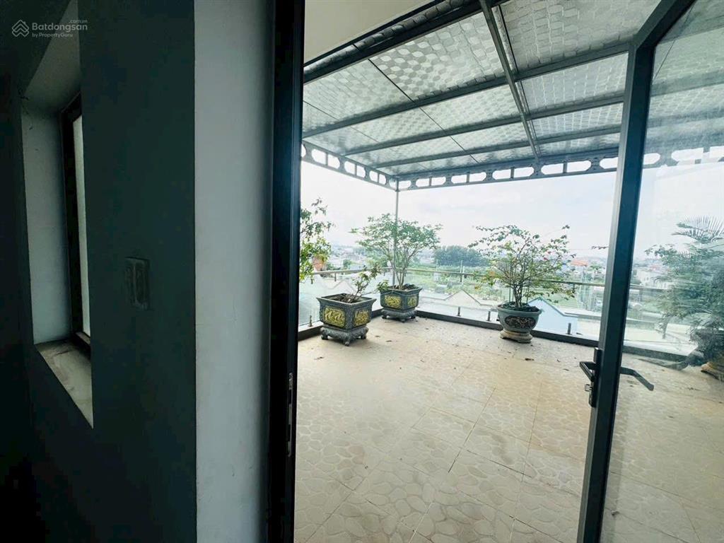 Bán nhà 1 trệt 1 lầu 1 tum p. tân phong kp9, đường 6m thông thoáng