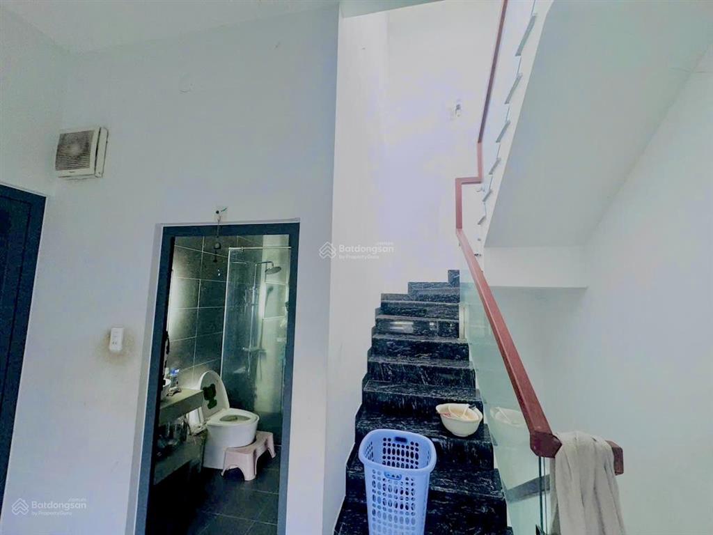 Bán nhà 1 trệt 1 lầu 1 tum p. tân phong kp9, đường 6m thông thoáng