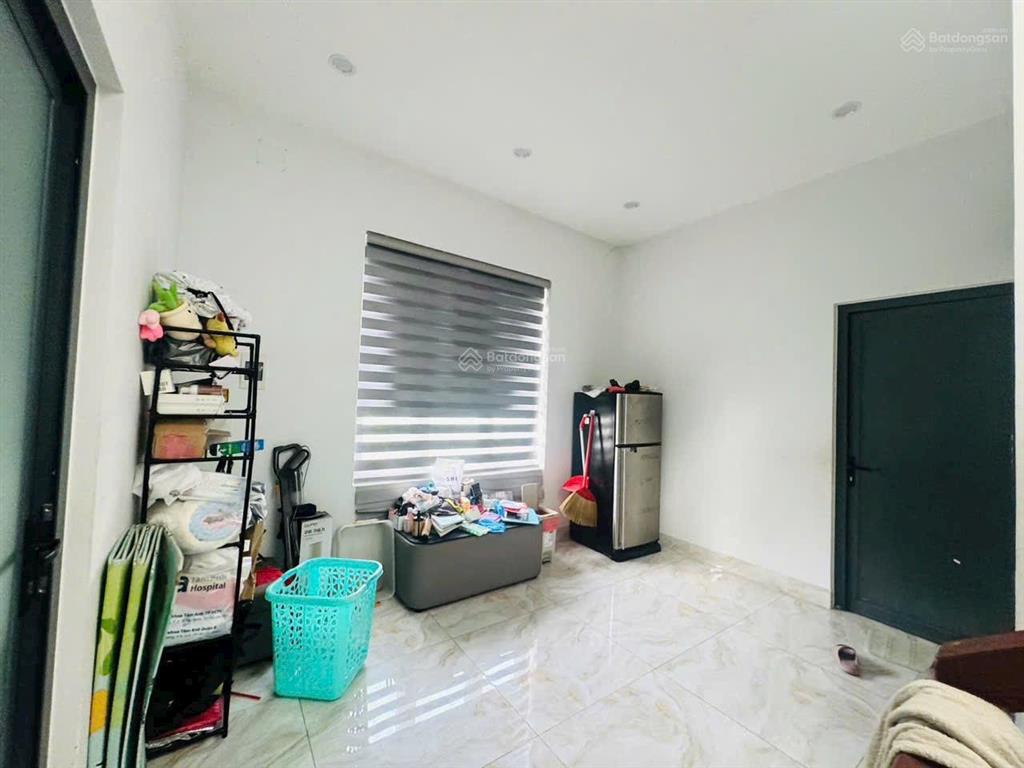 Bán nhà 1 trệt 1 lầu 1 tum p. tân phong kp9, đường 6m thông thoáng