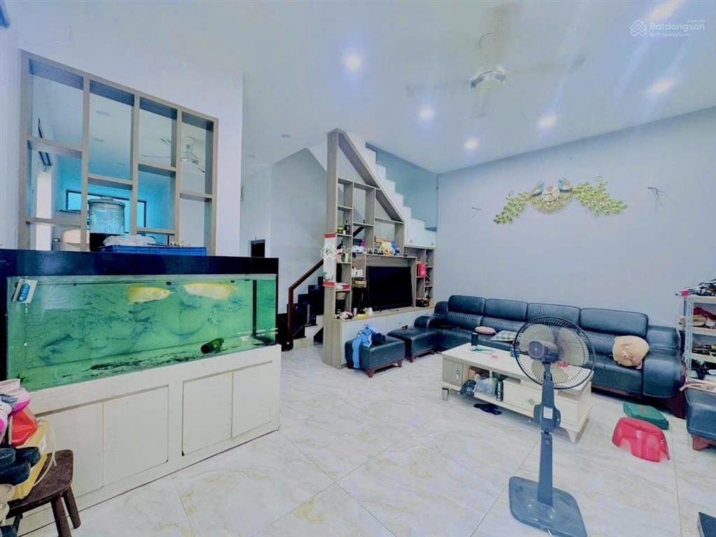 Bán nhà 1 trệt 1 lầu 1 tum p. tân phong kp9, đường 6m thông thoáng