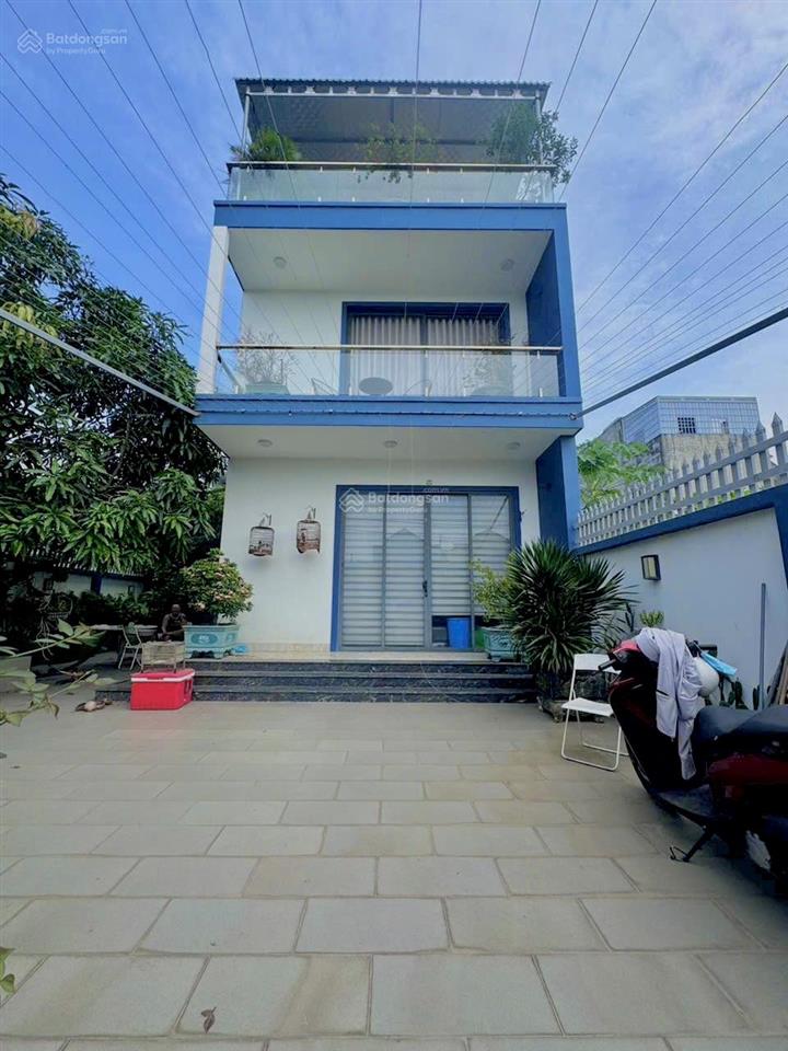 Bán nhà 1 trệt 1 lầu 1 tum p. tân phong kp9, đường 6m thông thoáng