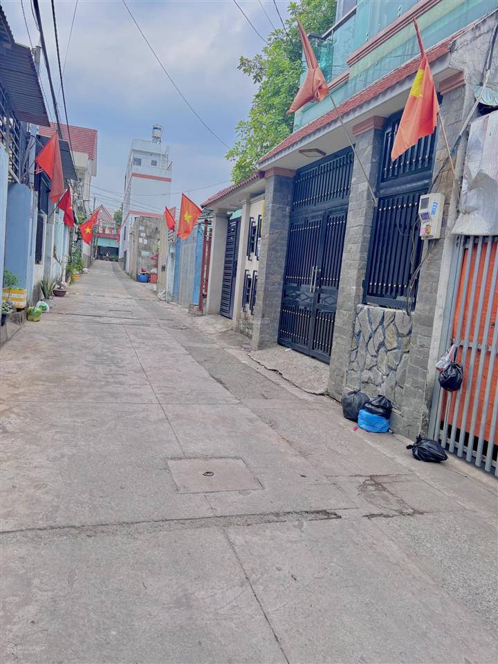 Bán lô đất tặng nhà cấp 4 cũ còn khá cứng cáp kp11 mặt tiền phường tân phong ngay trường học cấp 1