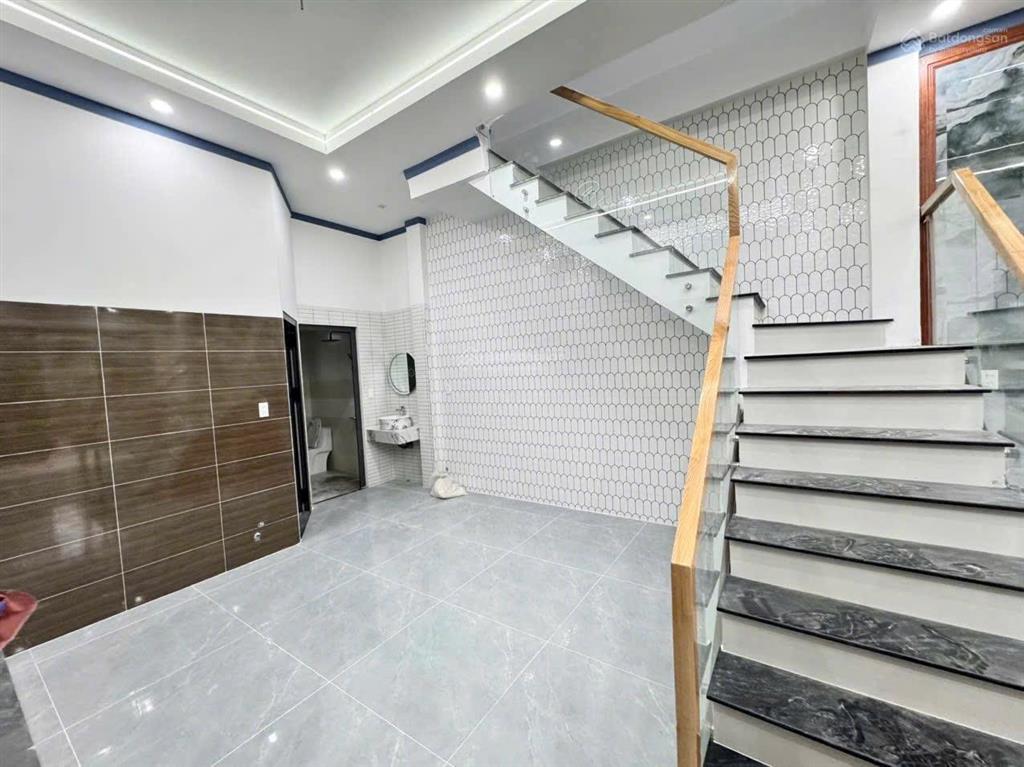 Chủ gửi bán nhà lầu kp11a tân triều (tân phong cũ) nhà nằm gần trường cấp 1 tân phong, gần chợ 26,