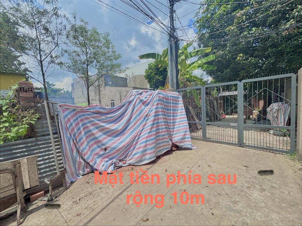 Phía bên hông cây xăng tân tiến ngay cổng trường học cấp 2 tphong, miếng đất vườn cần bán có nhà c4