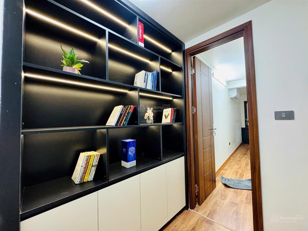Nhà ngõ cực gần phồ ngay ngã tư trần khát chân giao phố huế 30m 5t 7,98 tỷ  a.hà 0936 168 ***