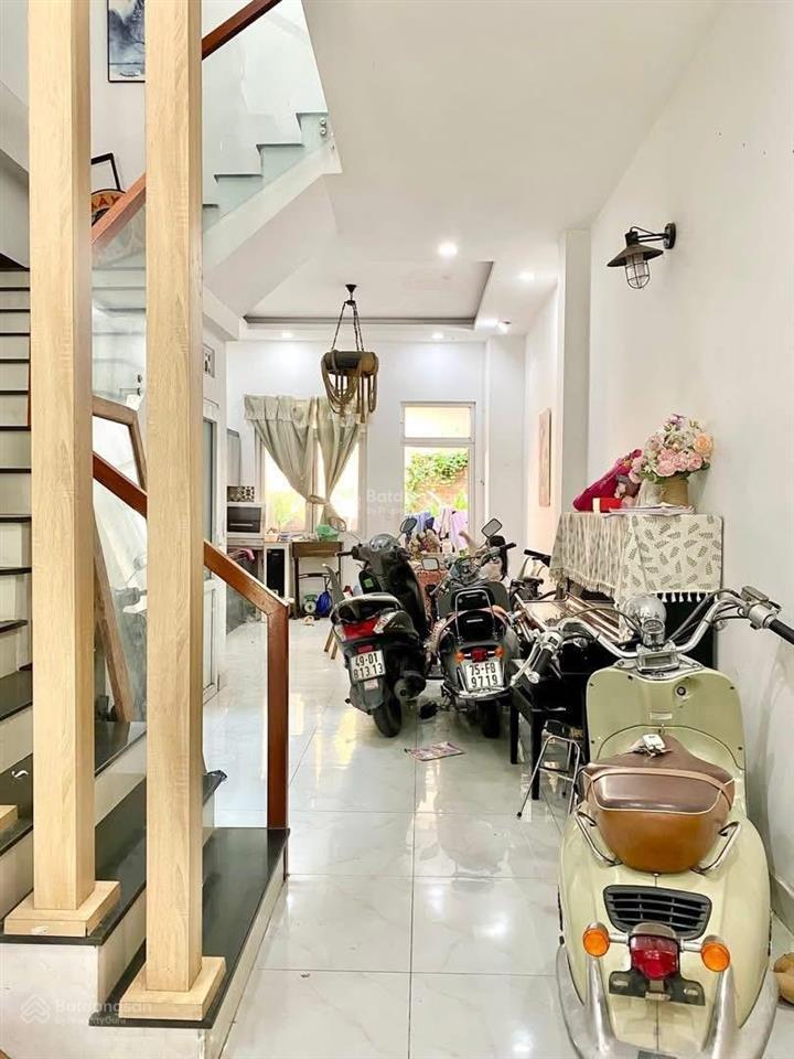 Bán nhà đường số 12, phường hiệp bình phước. hẻm xe hơi, nhà 1 trệt 2 lầu có 3pn 2wc