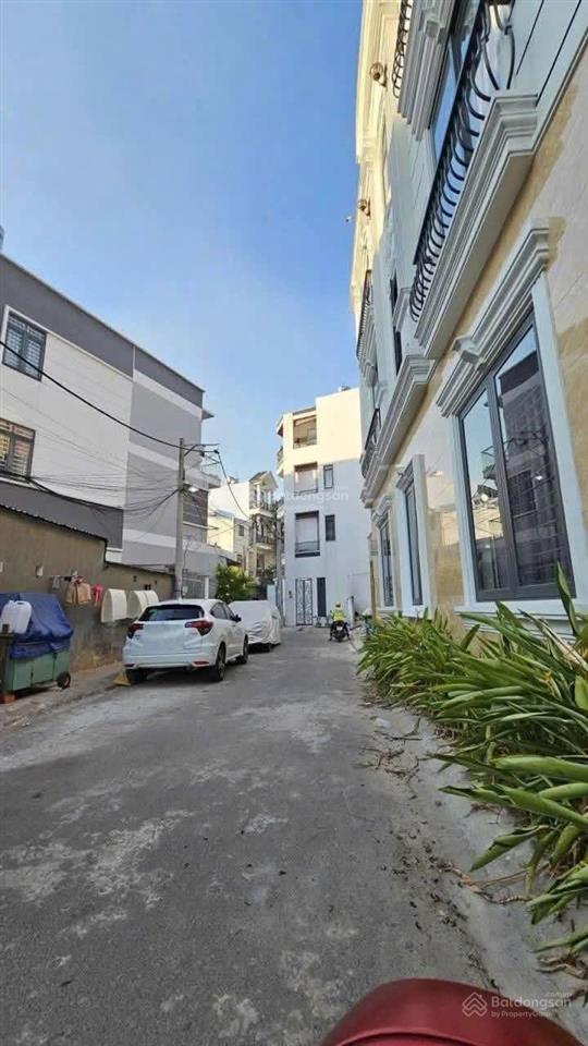 Bán nhà đường lê văn chí , phường linh trung hẻm xe hơi nhà 1 trệt 2 lầu có 4pn 3 wc
*diệ