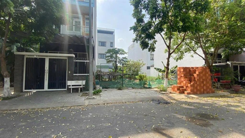 * bán đất mặt tiền đường d3. phường phước long b.
* tiện ích xung quanh  trường tiểu học