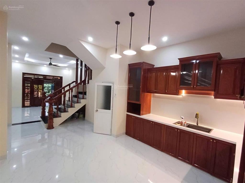 * giá 6.9 tỷ (tl)
* bán nhà 2 mặt hẻm đường cây keo. phường tam phú. hẻm xe hơi. nhà