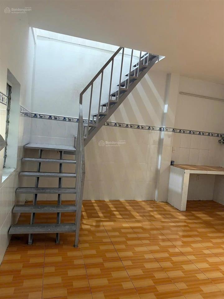 * giá  5 tỷ ( tl )
* bán nhà quốc lộ 13. phường hiệp bình phước. hẻm nhựa xe hơi. nh