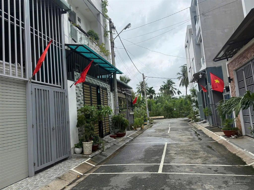 * giá  5 tỷ ( tl )
* bán nhà quốc lộ 13. phường hiệp bình phước. hẻm nhựa xe hơi. nh