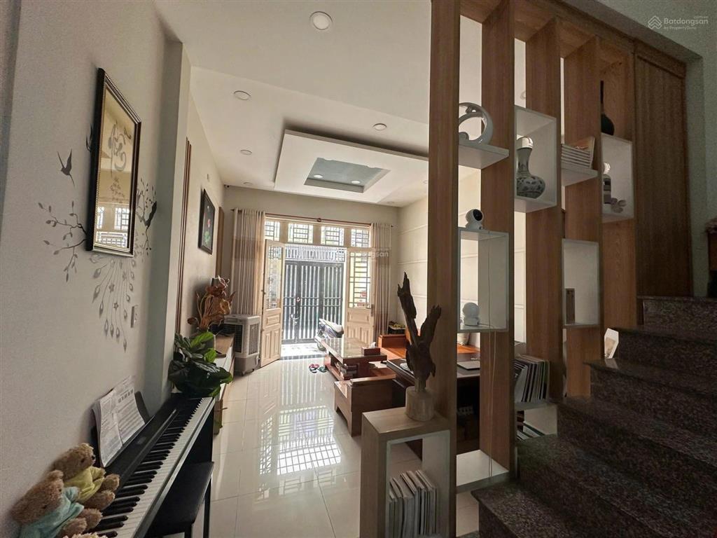 Giá  7.4 tỷ ( tl )
bán nhà quốc lộ 13. phường hiệp bình phước. hẻm nhựa xe hơi.