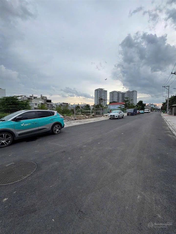 * giá  5.7 tỷ ( tl )
* bán nhà quốc lộ 13. phường hiệp bình phước. hẻm nhựa xe hơi