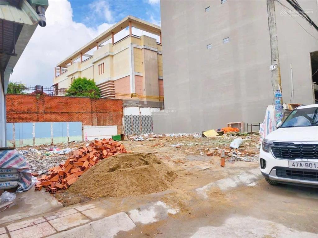 * giá 6,3 tỷ (tl)
* bán đất đường số 7. phường linh trung. hẻm nhựa xe hơi.