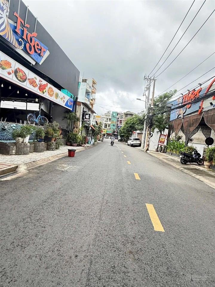 * giá 6,3 tỷ (tl)
* bán đất đường số 7. phường linh trung. hẻm nhựa xe hơi.