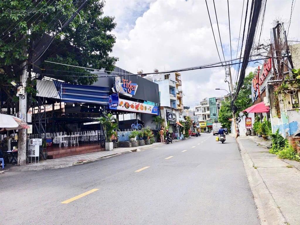 * giá 6,3 tỷ (tl)
* bán đất đường số 7. phường linh trung. hẻm nhựa xe hơi.