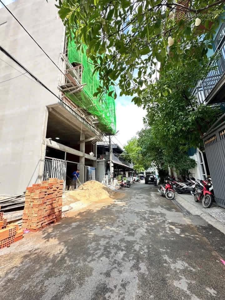 * giá 6,3 tỷ (tl)
* bán đất đường số 7. phường linh trung. hẻm nhựa xe hơi.