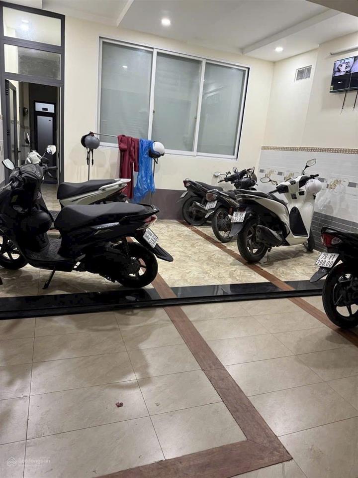Căn hộ dịch vụ 4 tầng  dòng tiền 39 triệu/ tháng
 giá  8,2 tỷ
 chủ cần tiền bán căn
