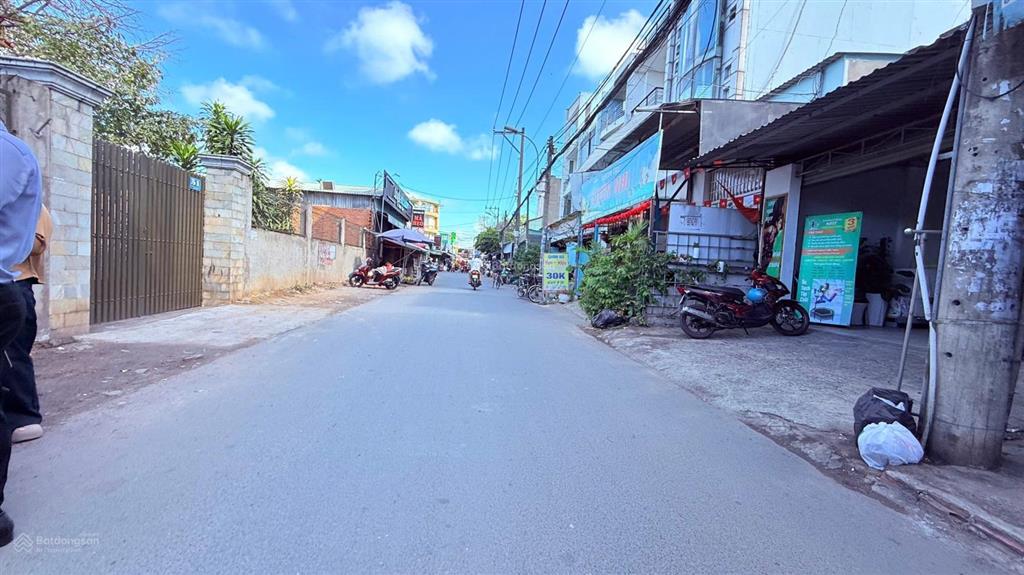Bán nhà mặt tiền đường số 10, phường linh trung, nhà 1t 1 lửng 2l + hiên + sân sau. có 7p