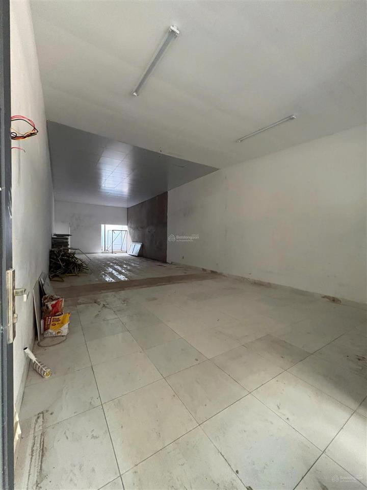 Em quân! cho thuê mbkd  kho diện tích 10x20m tại trung tâm an phú quận 2 giá 35tr/tháng
