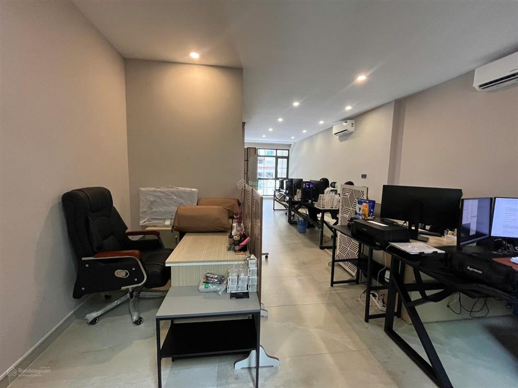 Em quân! cho thuê văn phòng trệt 5x20m tại tạ hiện  đảo kim cương  khu hành chính quận 2 15tr/th
