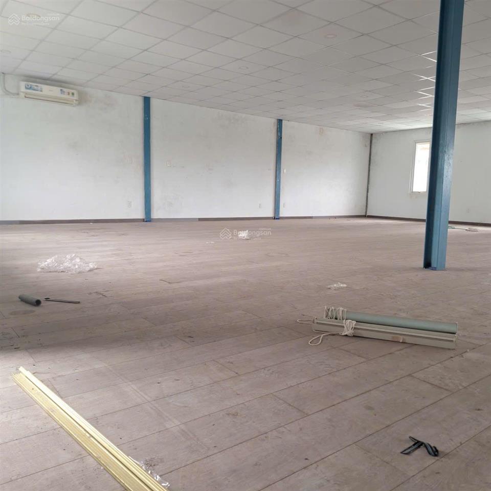 Em quân! cho thuê sàn tầng 2 188m2 đường trương văn bang  quận 2 giá 18tr/tháng