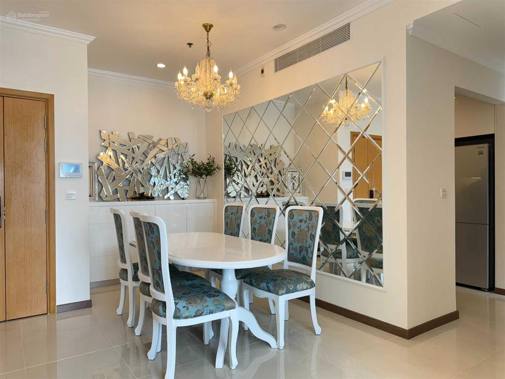 Sarina kđt sala 3pn  diện tích 127m2  cách emart 300m. giá chỉ 40tr/th. đầy đủ nội thất
