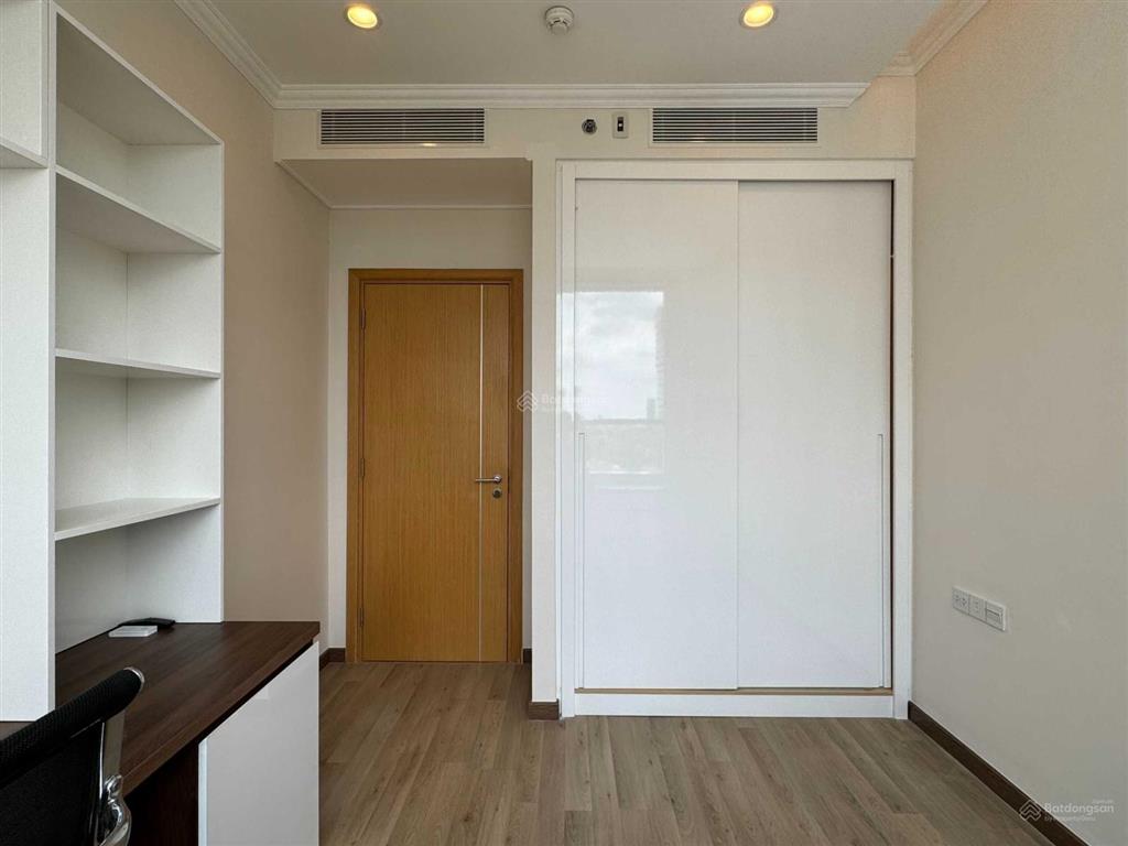 Sarina kđt sala 3pn  diện tích 127m2  cách emart 300m. giá chỉ 40tr/th. đầy đủ nội thất