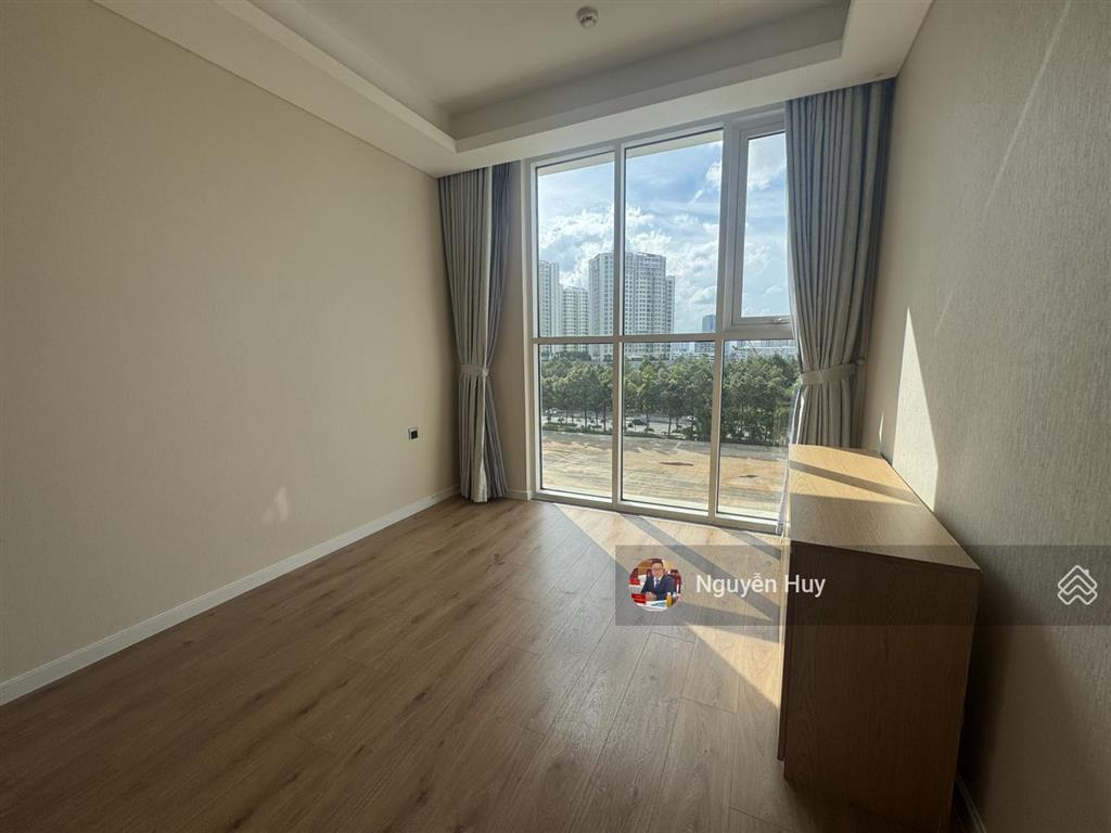 Căn hộ cao cấp sarina 2pn  2wc. view landmark81 , giá thuê 28tr/1th ntcb