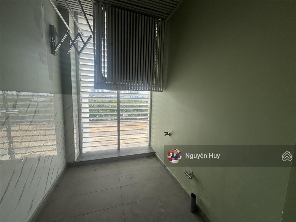 Căn hộ cao cấp sarina 2pn  2wc. view landmark81 , giá thuê 28tr/1th ntcb