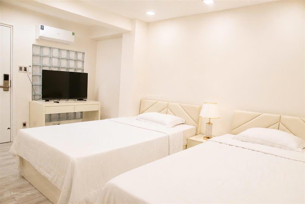 Cho thuê chcc pen house cộng hoà plaza, 155m2, 4pn, 3wc, giá 17tr/th, view đẹp.  0899 552 ***