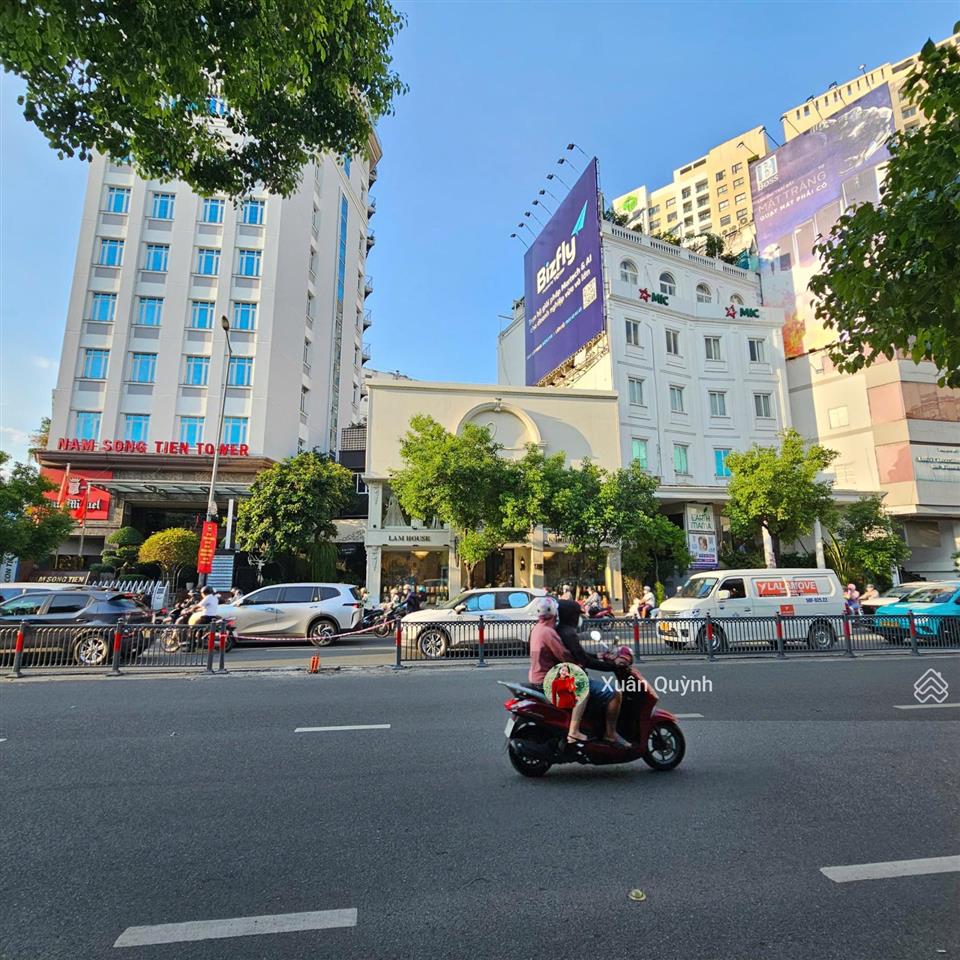 Nhà mặt tiền nguyễn văn trỗi ngang 18,6m đang chào bán 135 tỷ ~ đơn giá 489 triệu/m2