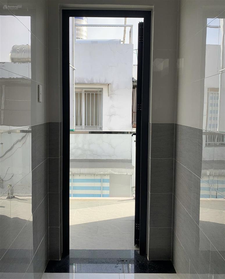 Cho sinh viên nvvp thuê phòng ban công lầu 3 không nội thất 3.5 triệu